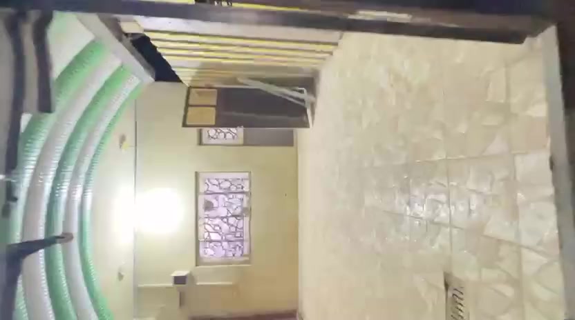 دار ٣٠٠ متر للايجار حي النصر 
للتواصل ***********
