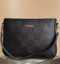 شنطة Guess • خامة ممتازة • عملية للخروجات