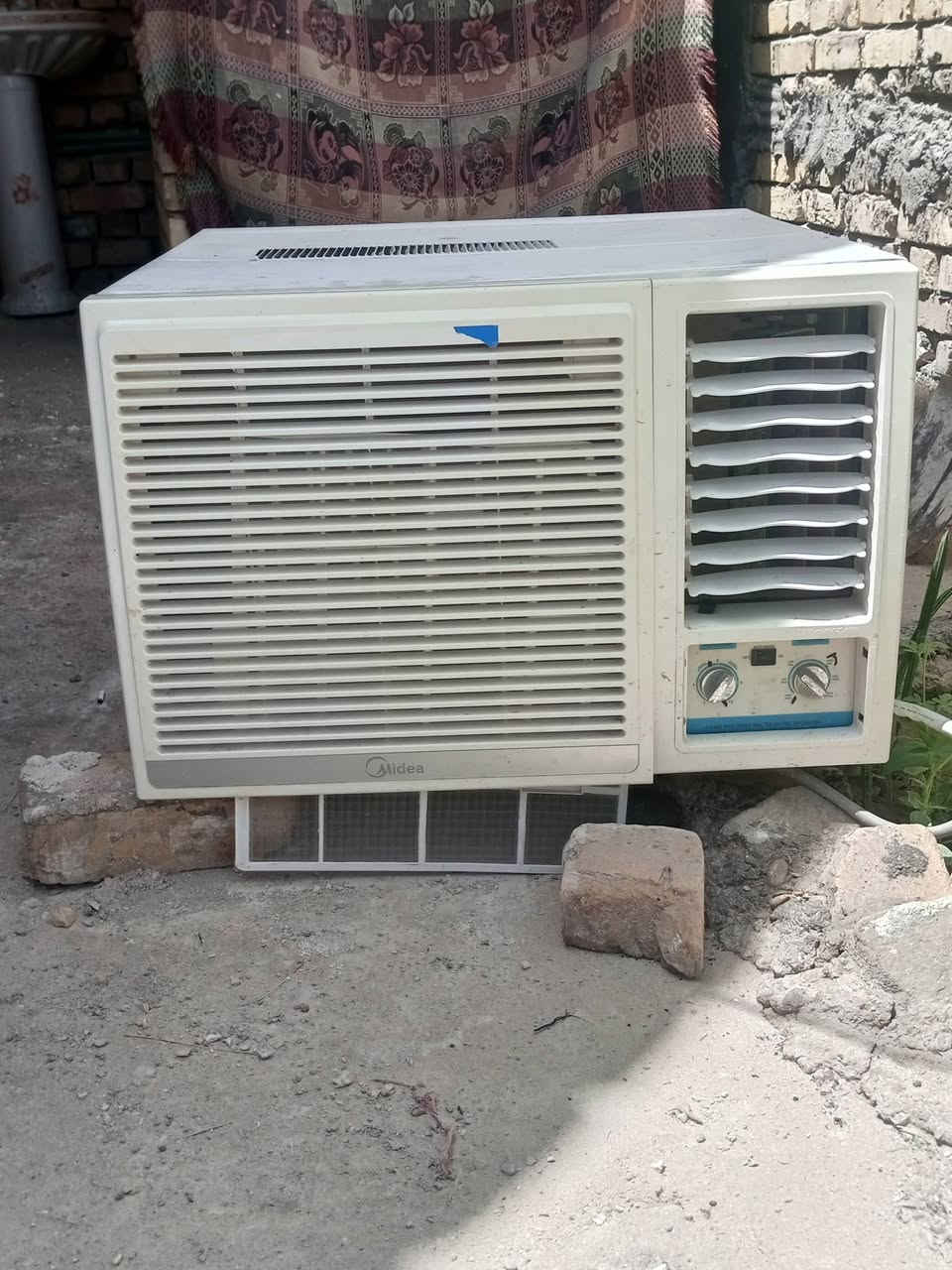 مكيف شغال للبيع طن ونص السعر 130 مكان ناصريه مركز الشراي يتصل ‏‪***********‬‏
