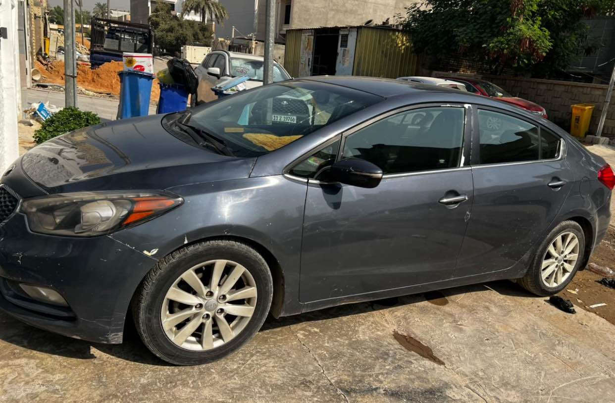 فورتي 2015 للبيع رقم بغداد دولي 
بيها جاملغ امامي وباب السايق وخشم البنيد بدون دواخل السيارة كير محرك تبريد جاهز السيارة جاهزة من كل النواحي السيارة ماشية 117 وقابلة للزيادة 
عنوان السيارة المنصور قرب سيد الحليب 
السعر 103 بيها مجال بسيط 
للتواصل *********** بغداد, العراق
