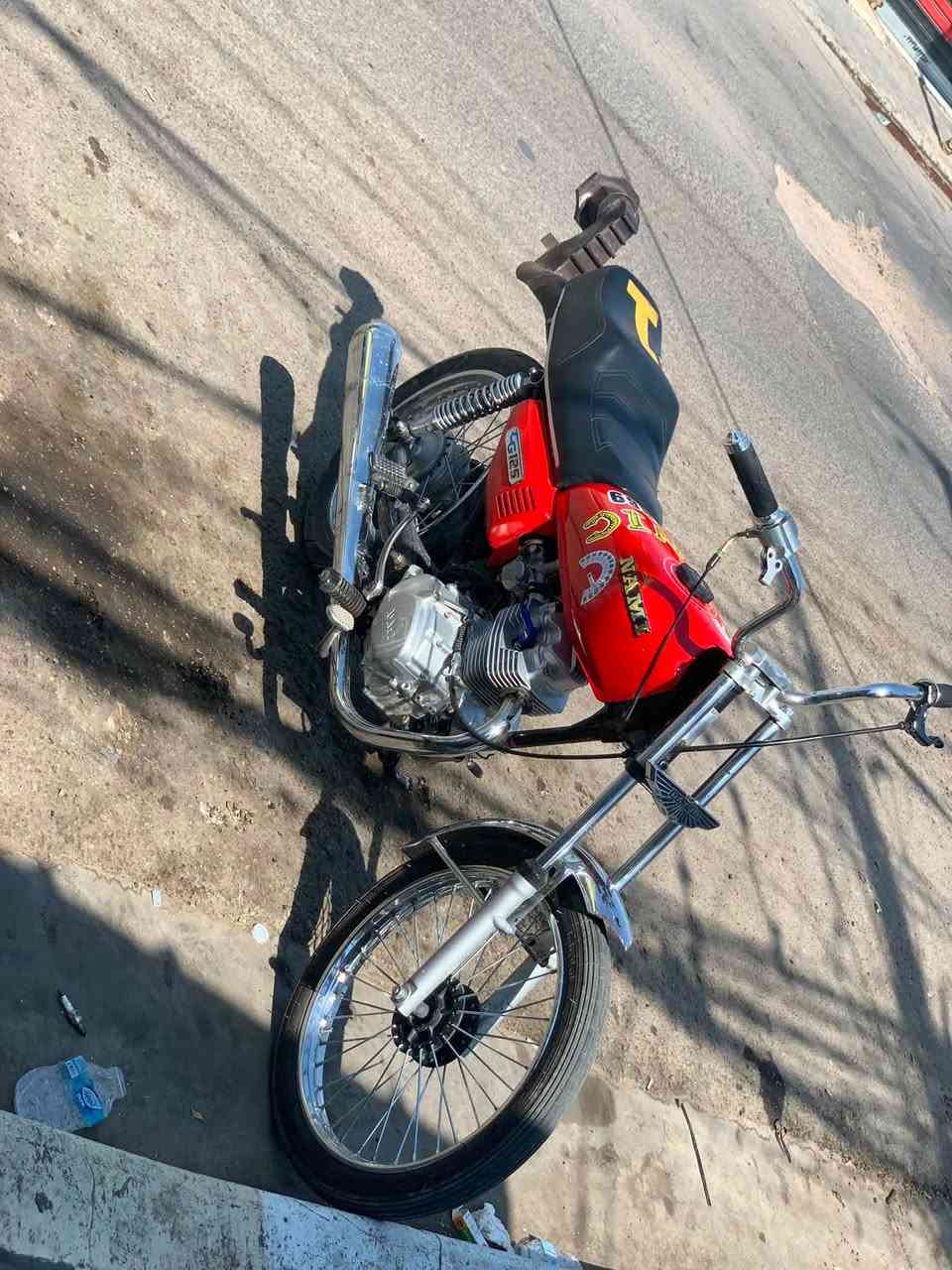 السلام عليكم شباب دراجه ايراني نامه امتياز كل نقص مابيها خير من الله دراجه وبس مفيلسه مامفقوحه ابد والياخذها بلعافيه السعر 450قفل والمو شراي لا ياخابرني ولا يراسلني ابد ***********مكاني بغداد الشعله
