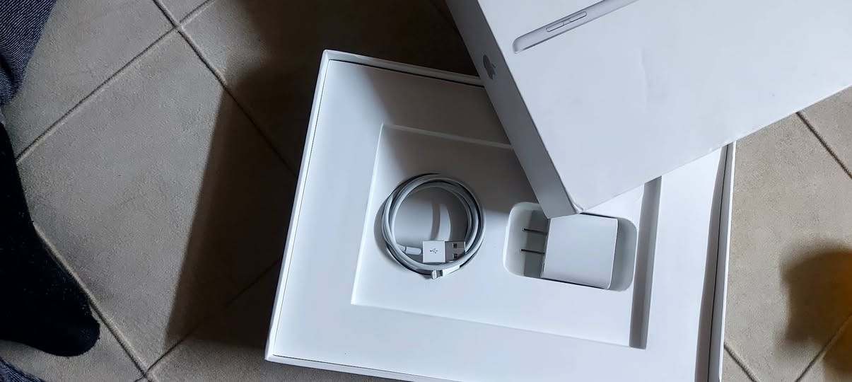 ايباد ٩ ذاكرة ٦٤. نظيف مامفتوح شرط بطارية ٨١ 
السعر ٢٠٠ الف مكاني موصل


**إذا كنت صاحب هذا الإعلان وتريد حذفه لأي سبب، رجاءا أرسل رسالة إلى الدعم الفني**