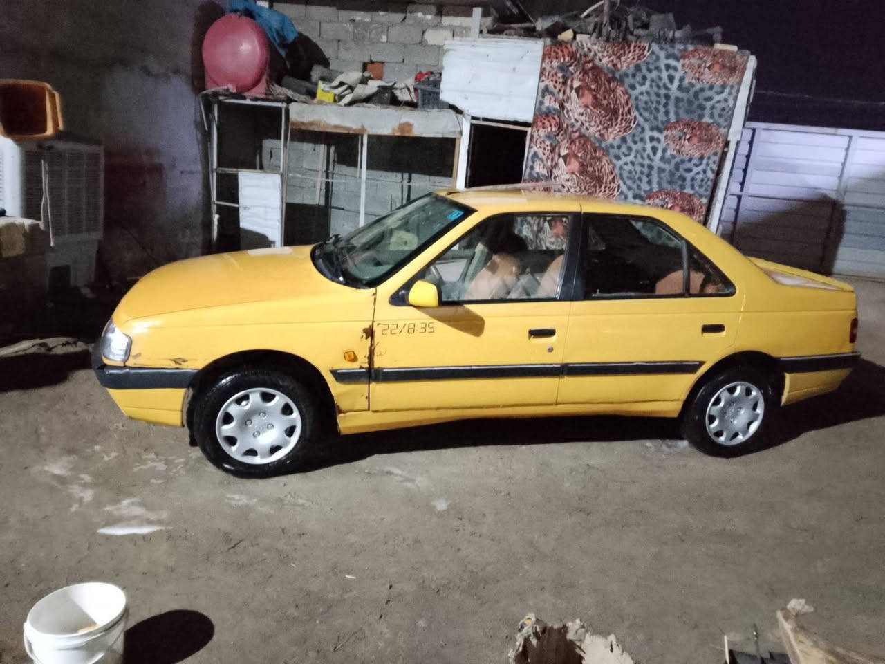 سلام عليكم بيجو 405 مديل 2013  بسمي رقم نكليزي مصفره هيه او غرامات مكينه او كير صار شهر من شادهن. السعر 33او بيه مجال. او مراوس حسب القناعه مكاني كربلاء. ***********.
