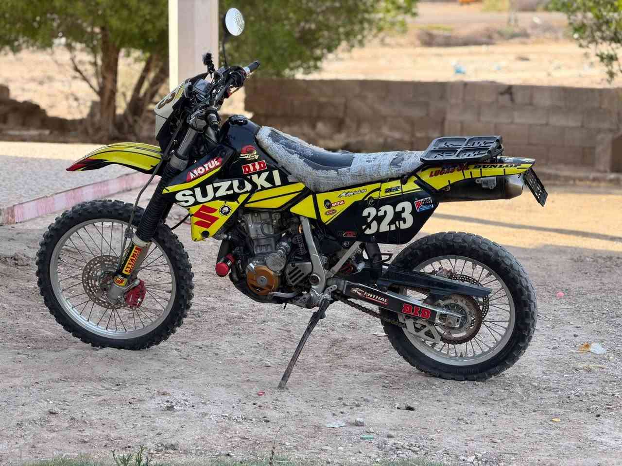 قفاز 400
ميسان علي الغربي 
***********
