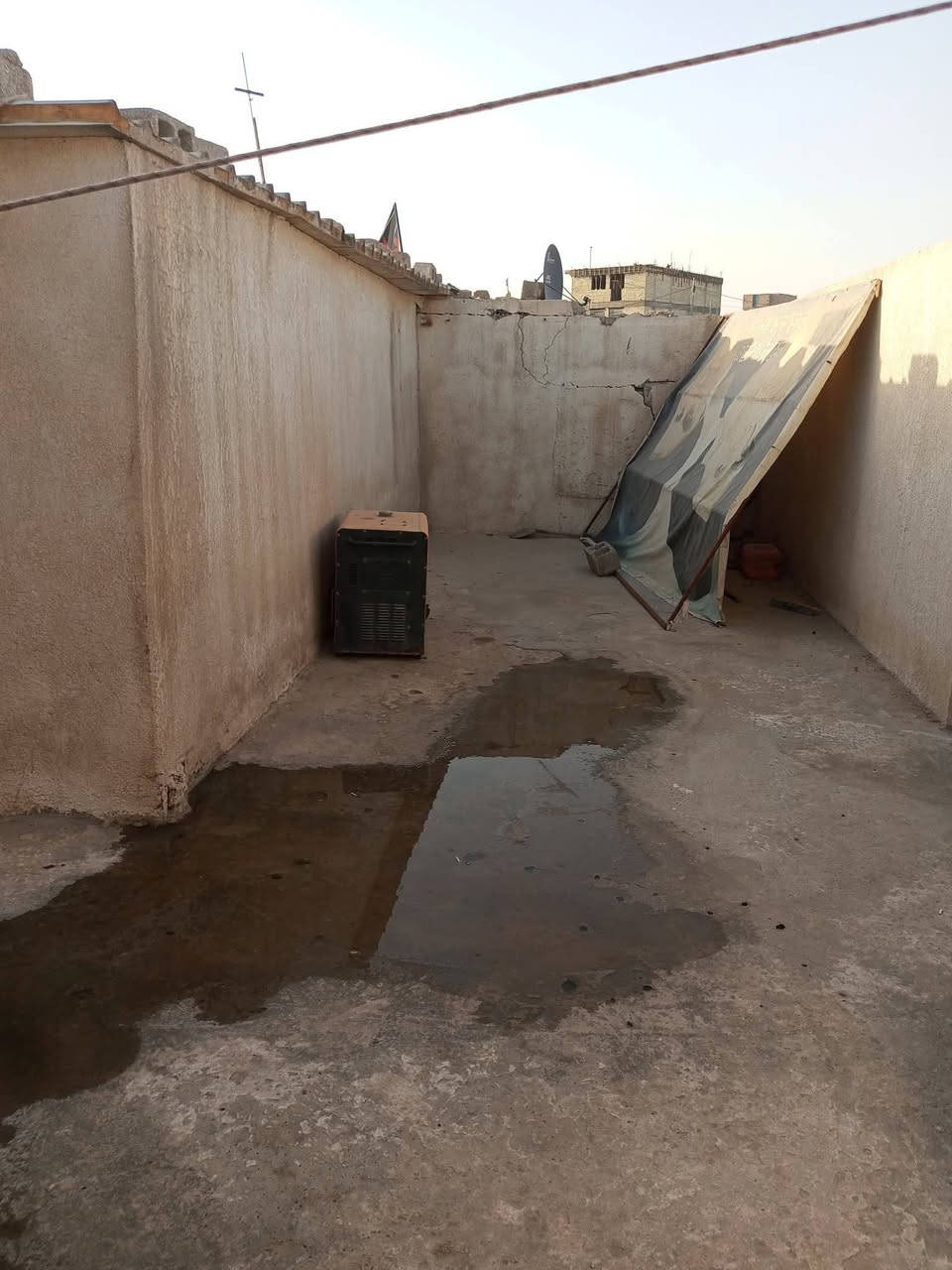 السلام عليكم بيت تجاوز للبيع قرب جامع البستاني استقبال وغرفه وحولي صحيات مشترك طرمه عدد2جبيره وصحيات خارجي الاستفسار *********** واتساب
