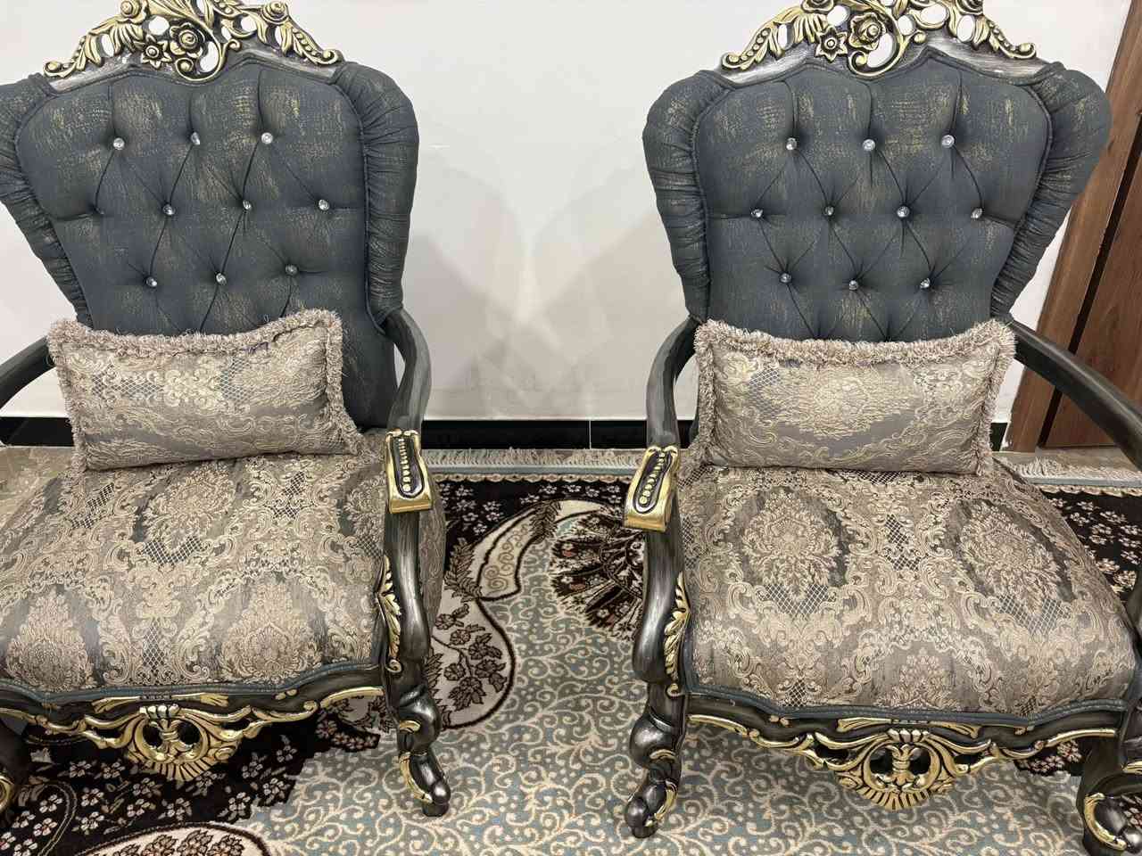 تخم ١٠ مقاعد مع طاولة وسطية كبيرة نظافة ٩٩٪؜ مستعمل شهرين فقط السعر مليون و١٠٠ الف


**إذا كنت صاحب هذا الإعلان وتريد حذفه لأي سبب، رجاءا أرسل رسالة إلى الدعم الفني**