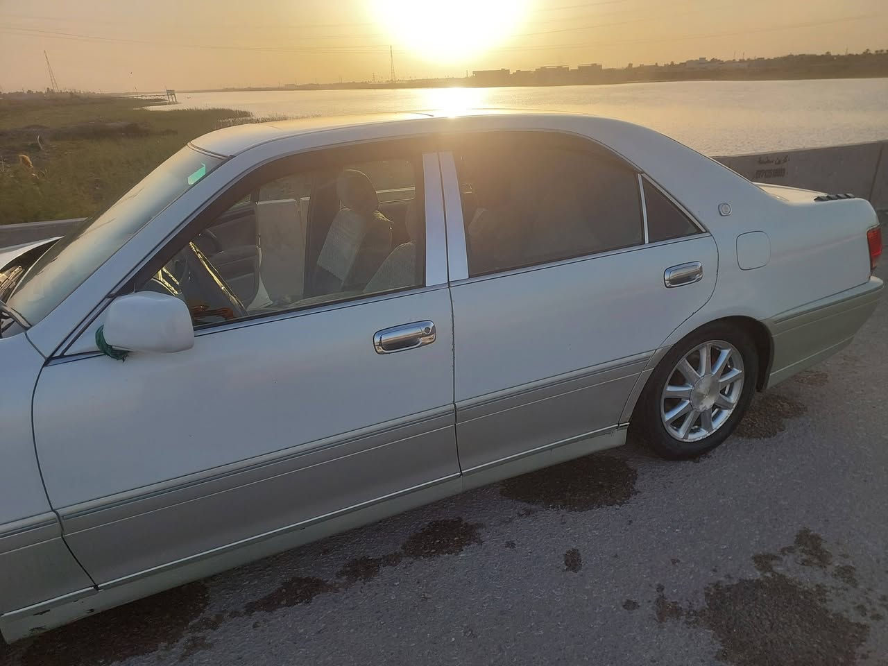 السلام عليكم سياره جنون (ملكه) للبيع موديل 2001  رقم بصره شرط التحويل السنويه توه منتهيه بيه كفر الجاملغ الخلفي مبدل بليابان  وطخه بلبنيد والباقي ما بيها  شي السياره جاهزه من كلشي تبريد تخم تاير حداديه يرادله شويه ترتيب  مكاني البصره القرنه الشرش  ***********  السعر ١٢٨
