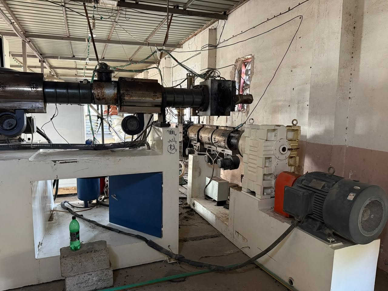 سلام عليكم متوفر معمل للبيع اعادة اللين الانتاجي المتكامل منصوب وشغال مثل ما موضح امامكم وبقية الاستفسارات الاتصال على هذ الرقم *********** الحاج علاء العامري
