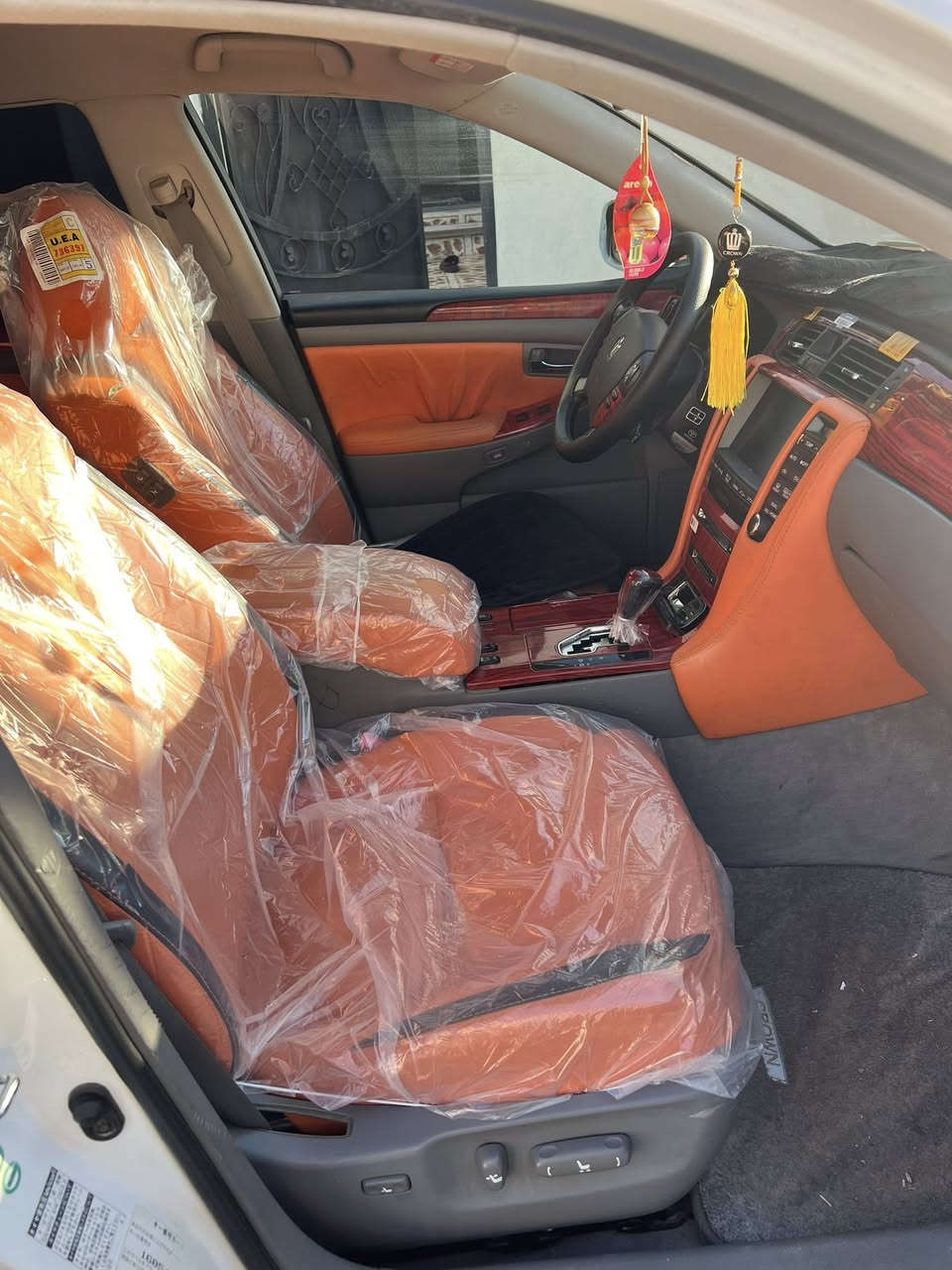 182ئەتڵەت
سەیارەکە براوەیە 
٣ دوگمەی ساج سور سەقف شوشەی ویل دینگەی کامل سپۆڕت
کامل مەسرەف کراوا بەسس بریکی نەبەستراوا 
گڕ و مەکینە تەقە و ڕەقە هەمووی بە شەرت
***********
