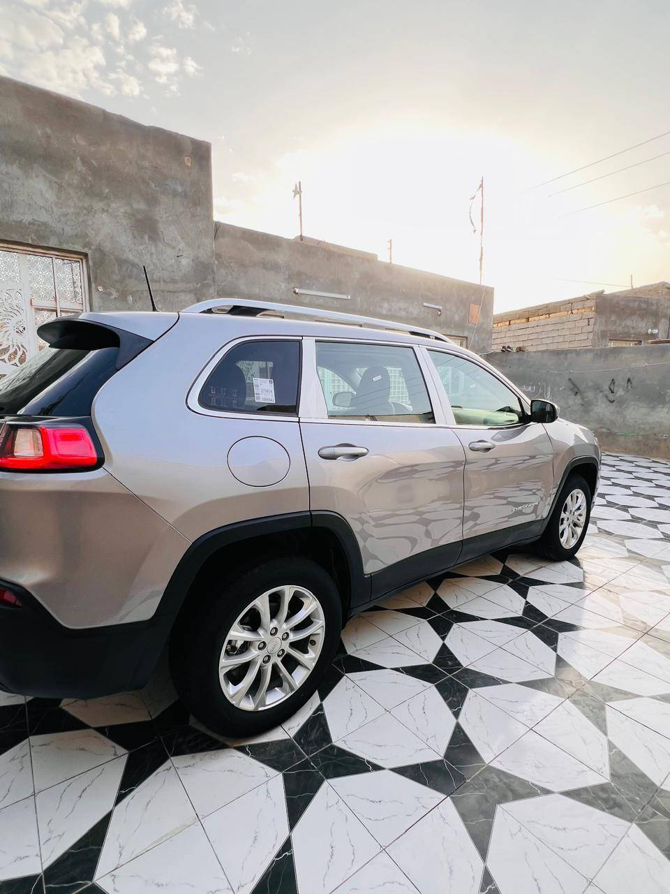 السلام عليكم ورحمة الله وبركاته.                             جيب بزون 2019 بغداد حره بسمي 
وارد امريكي حادث بنيد وجاملغ صبغ فقط صوره الحادث بل منشور باقي كفاله عام سياره جديده استخدام شخصي ماشيه 40 الف بوضع شركه بعده  مكينه  4 سلندر  مامفتوح موصفات حلوه نص فول السعر 129 وبيه مجال الشراي يتصل وبيه خير ويدلل 
مكاني ناصريه مركز                                                   اللاًستفسار اتصل. ***********
