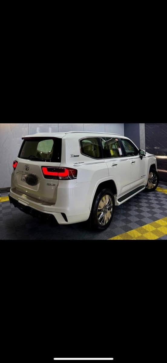 السلام عليكم تيوتا الاندكروز GXR 2022 twin  turbo
ماشيه 32 km

المواصفات:

• محرك 3.5 توربو

• فتحة سقف (سلايد)

• 3 شاشات

• شاشات ترفيه خلفية

• مقاعد جلد

• مقاعد كهربائية

• مقاعد امامية تبريد

• تبريد وتدفئة امامي خلفي

• بصمة الابواب

• صندوق كهربائي

• مصابيح LED وزينون

• 7 راكب

• شحن وايرليس

• حساس امامي خلفي

• حجم العجلات 20 inch

• مكفول كفالة عام كلشي مابيها بل باكيت حتى من جمه الابره 

تفاصيل إضافية:

• مكفولة كفالة عامة من الدعامية إلى الدعامية.

• بدون صبغ، بدون بارد، بدون رصعات، بدون حتى شخط.

• دعاميات هم بدون صبغ، رمل مابي، لحية بدون صبغ.. بقية كلها بشرط.

• محرك كير بشرط مامفتوح.

• سيارة حيل نظيفة كلشي عل بلاد لوك.

• سنوية وهزه جديده 

• باسمي السنوية بشرط تحويل وغرامة.

• سيارة مابيها دينار مصرف كامل من كل نواحي.

• رقم شمالي.   

📍مكان لسياره بغداد حي العدل

السعر  665 $ وبيها مجال قليل 

رقم صاحب السيارة:

***********
