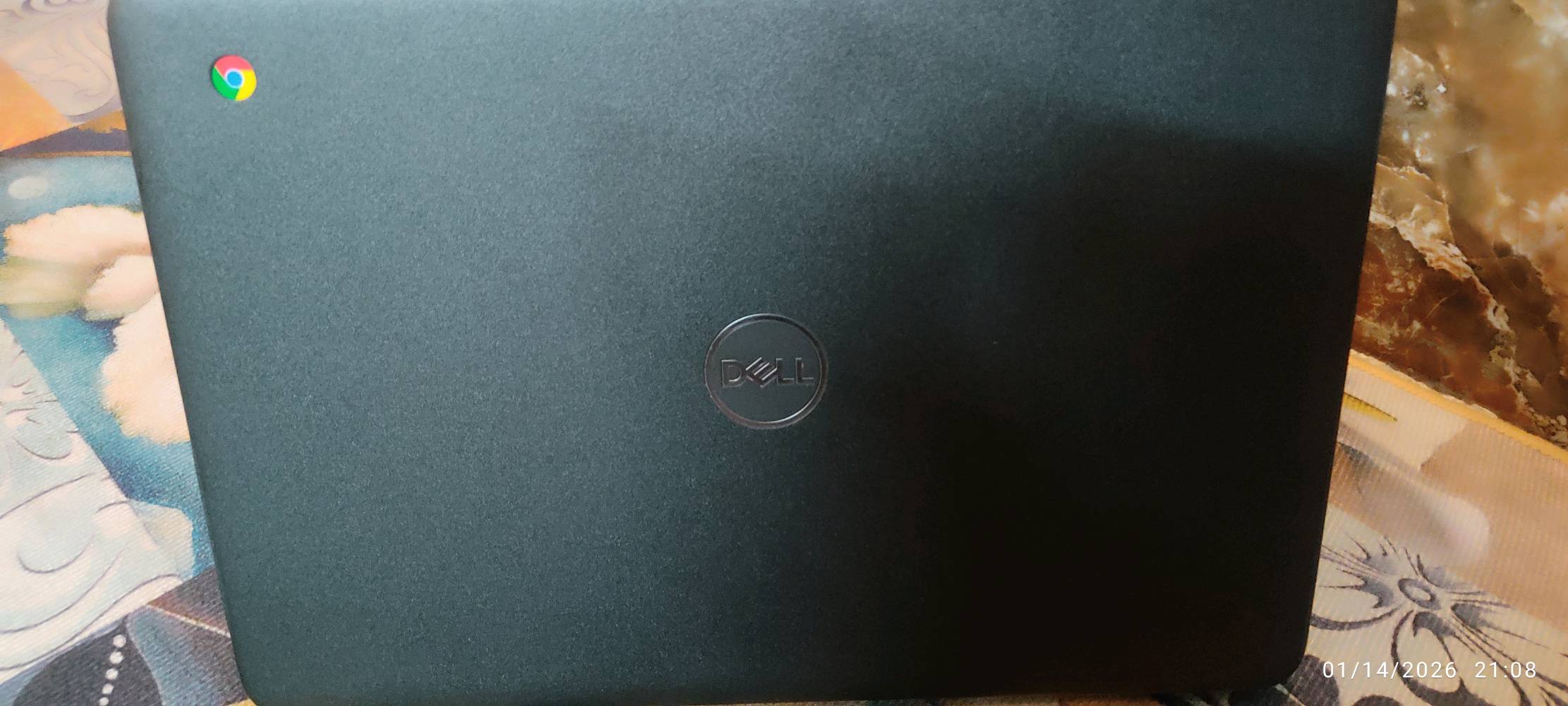 النوع: dell chromebook 3100                                           الحالة: الجهاز نظيف جداً (شبه جديد) واستعماله قليل جداً.
​المميزات: خفيف الوزن، لمس، بطارية ممتازة تدوم لساعات طويلة، مثالي جداً للدراسة، تصفح الإنترنت، مشاهدة الأفلام، واستخدام تطبيقات جوجل.
​النظام: يعمل بنظام ChromeOS السريع والمستقر.
​الملحقات: الشاحن الأصلي متوفر مع الجهاز.
التواصل واتساب 