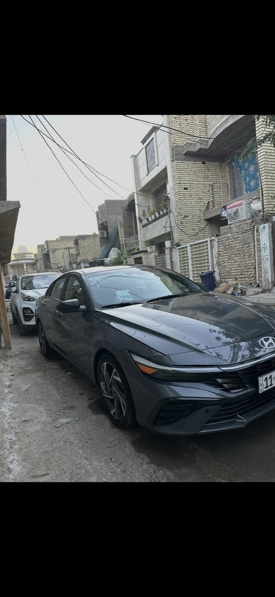 السلام عليكم 
النترا ٢٠٢٥ 
وارد امريكي الحادث مرفق بالصور 
قطعتين فقط وبس وحدة صبغ والثانية نفس اللون بالضبط وتصليحها درجة اولى شرط  ماشية ٩ الاف كيلو متر مواصفات نقطة عمياء تحديد مسار رادارات تشغيل عن بعد وتلث وضعيات قيادة والمواصفات البقية المعروفة رقم بغداد بأسمي ثاني يوم تحويل شرط التحويل والسيارة مكفولة من كل شي بعد هية ٢٠٢٥ 
المكان بغداد بلديات 
السعر :١٧٥وبيها مجال قليل لان السيارة اني مستوردها اني بشهر ال١١ وهسة محتاج واريد ابيع
الرقم ***********
ما متواجد هنا فقط اتصال
