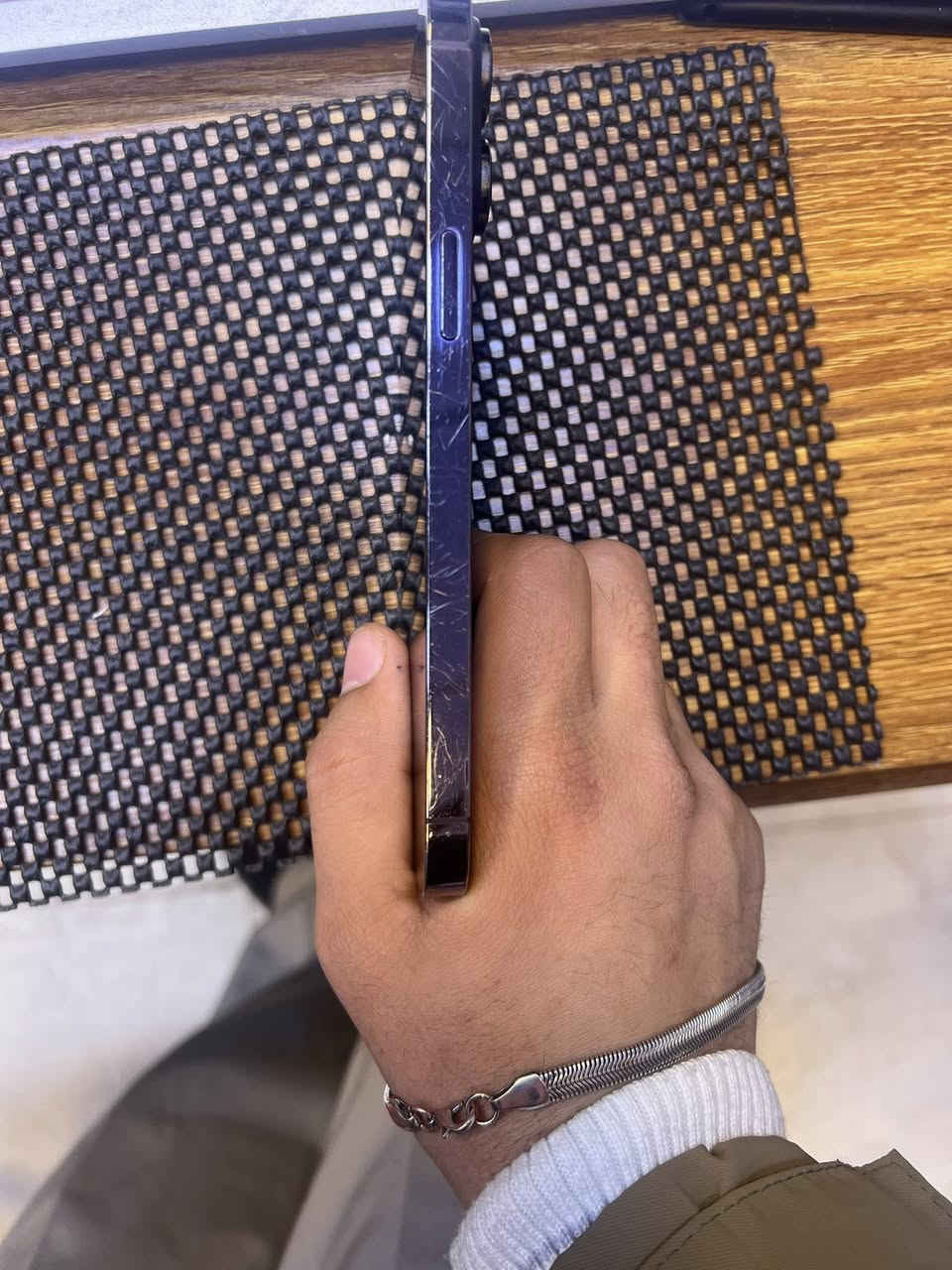 ايفون 14  برو ماكس ذاكره 256 دبل شريحه  بطاره 84  الجهاز ما مفتوح  على وضع الشركه  السعر 840 الف  العلوان البصره الجنينه شارع البهو  للتصال ***********
