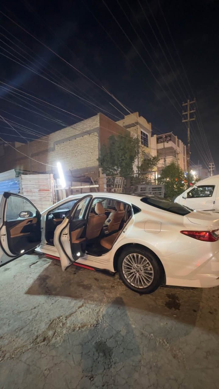 السلام عليكم للبيع كامري موديل 2024خليجي تجميع الصين مكفولة السيارة فول مواصفات ماشية 61 عارضهة 230$ورقة العنوان بغداد السيدية رقم الهاتف رقم بغداد السيارة  *********** بغداد, العراق
