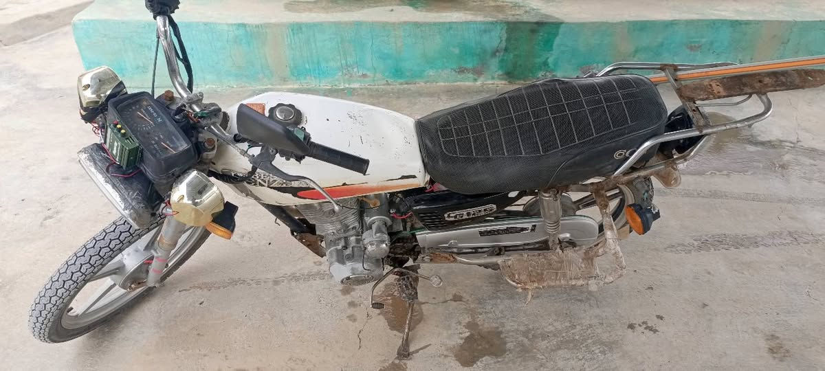 السلام عليكم موطور للبيع نضافه فول شقال كلشي شقال ماعايزو شي السعر 225وبي مجال رقم الهاتف ***********ملاحضه الدرع موجود
