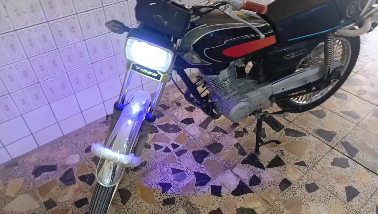 دراجة تايكر مويل 19تحوير 23دراجة نضيفة وخير من الله عيبهة لوحيد بس تبديل بستم وغيرهة ماكو سعر 380 لتواصل ***********
