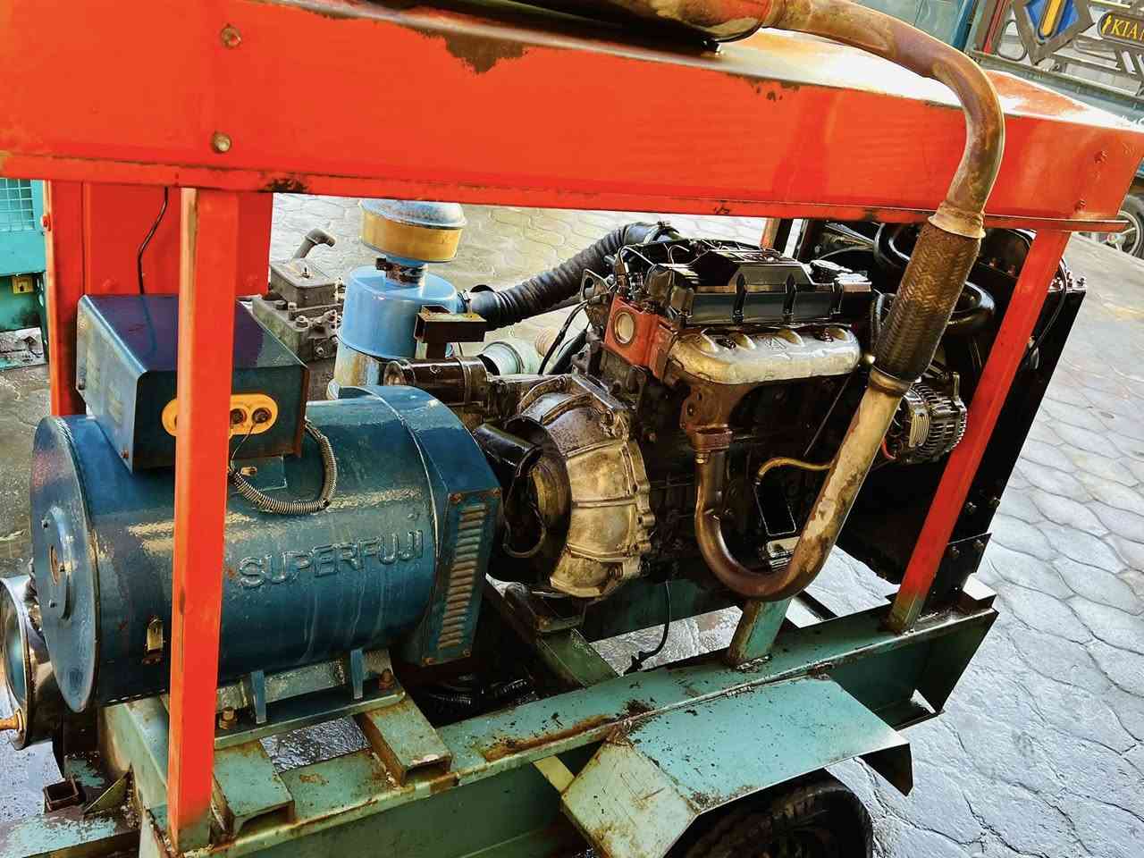 مولد كيا 2700حديث
التوليد 30kvaثري فيز 
المولد ممفتوح وجهاز شرط الحمل كلش جديد 
***********
***********
