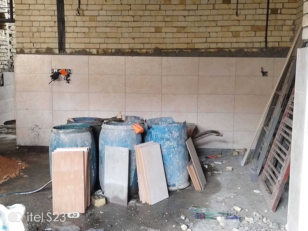 سلام عليكم خلفه سراميك جداري وارضي تطبيك بيات تطبيك فرشي ترميم كافه بيوت قديمه تطبيك بورسلين لوح بنواعه من كربلاء متفرغ حالين اتصال على أرقام غير متواجد على فيس ***********//***********
