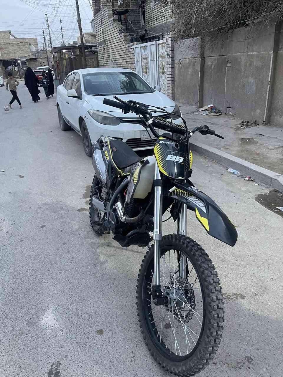 السلام عليكم داجه قفاز لبيع الدراجه نضيفه وحلوه محرك ٣٠٠ccمحرك مكفول مرقم أربيل سنويه ضايعه الموقع بغداد الزعفرانية رقم *********** السعر مليونين وبيه مجال
