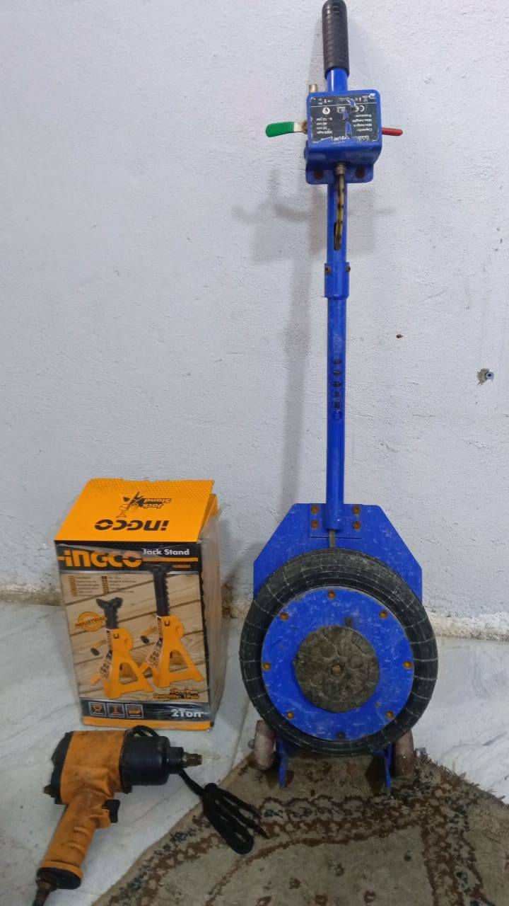 السلام عليكم ورحمة الله وبركاته عدة محل بنجر مستعمل شهرين العنوان الموصل ***********
