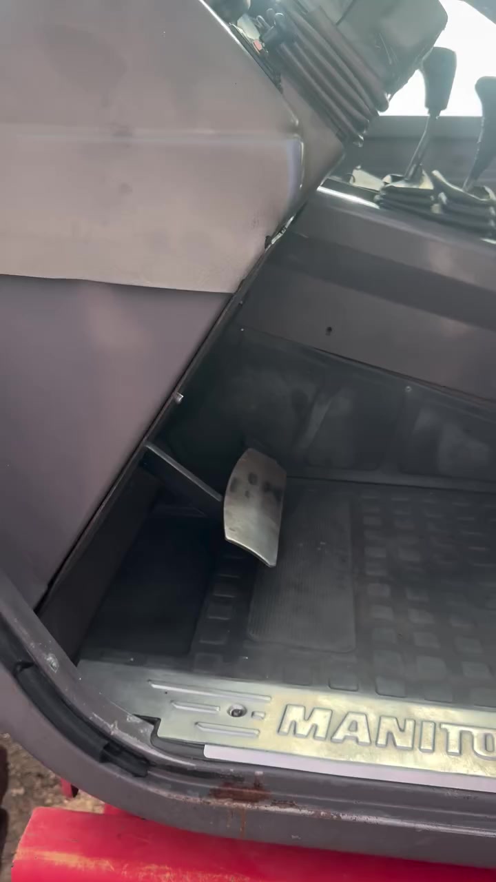 شفل  للبيع اسلايت      14متر محرك شرط كير شرط السعر 95ورقه وبي مجال  *********** العنده كيه انراوسه والعنده كاع انراوسه
