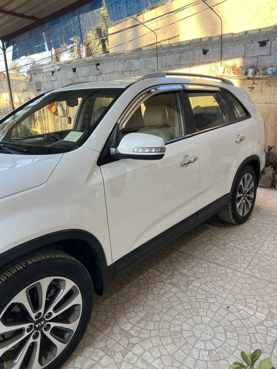 سورنتو 2015 للبيع فقط رقم بغداد فول ما عدا البانوراما سياره خير من الله مكانها ديالى الي يحب يعرف سعرها يتصل ويدلل 
***********
