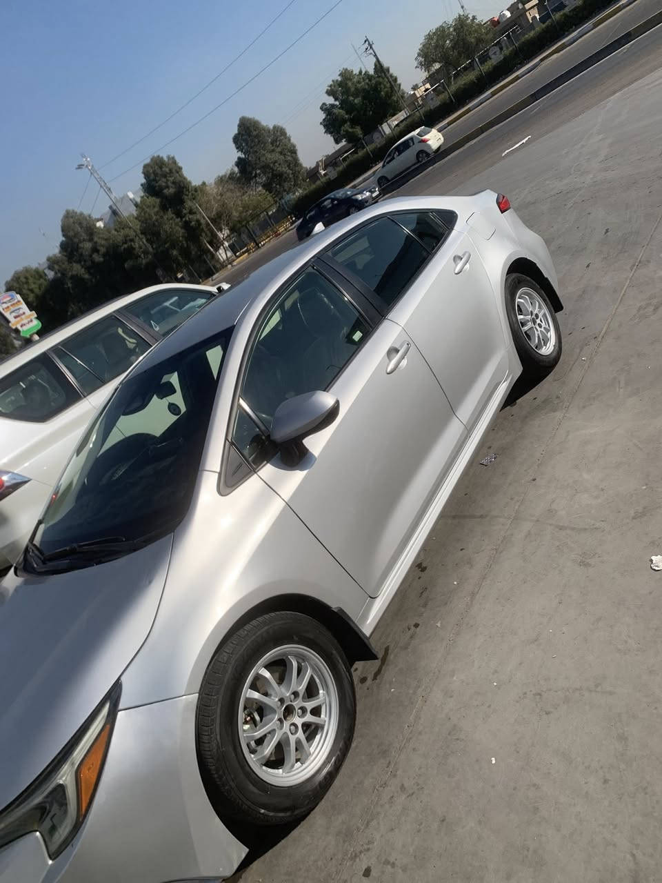 السلام عليكم كورلا هايبرد وارد ياباني موديل 23 
مواصفات LE بصمه 
محرك 1800
رادار امامي 
تحديد مسار 
كشتات تدفئه تبريد 
حادثها بابتين وجاملغ امامي بدون دواخل بدون تكمه سياره ضربتها شطح وعندي صور الحادث بسمي واني لمستوردها ماشيه55 الف وقابله للزياده سعر 148 وبيه مجال  عنوان البنوك   ***********
