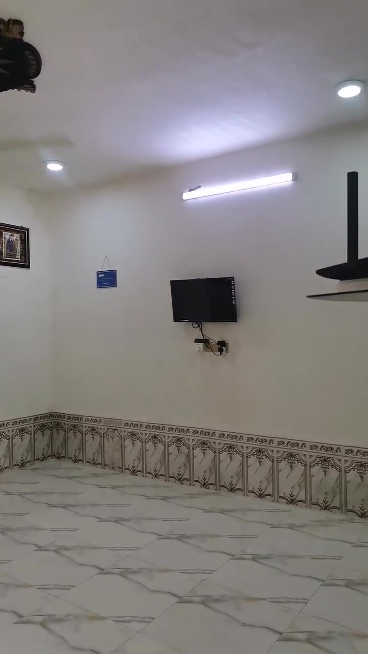 السلام عليكم بيت للبيع زراعي حي العلماء كامل خدمات ماء وكهرباء مولد يتكون من ٣غرف ديوانية صاله مطبخ السعر على الرقم صاحب البيت ***********
