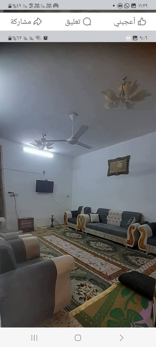السلام عليكم بيت للبيع مساحه ١٢٠م مربع معسكر البلديات شارع الشريط مقابل مدرسة الافنان الأهلية بي غرفه  واستقبال  وصاله وكراج سياره والخدمات للإستفسار على هذا الرقم ***********
