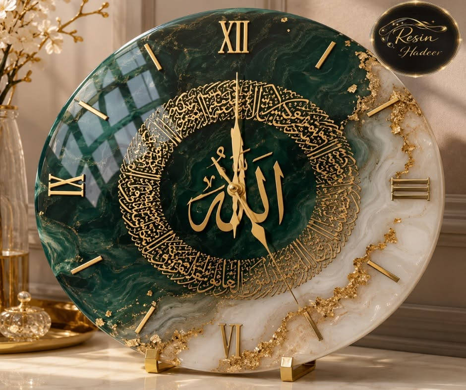 ✨ مش مجرد ساعة... دي قطعة فنية تخطف الأنظار من أول نظرة! ✨

لو بتدور على ديكور يخلي أي مكان أفخم ويعكس ذوقك الراقي... فساعة الريزن دي هتكون اختيارك المثالي.

💚 تصميم فاخر بألوان مميزة وتفاصيل ذهبية فخمة.
🕌 مزينة بآية الكرسي ولفظ الجلالة لتجمع بين الجمال والروحانية.
🏡 مناسبة للبيت، الفيلا، المكتب أو كهدية قيمة لأغلى الناس.

🎁 اطلبها بالمقاس واللون اللي يناسب ديكورك.

🔥 اطلب الآن كل قطعة بتتنفذ خصيصًا ليك بأعلى جودة وتشطيب احترافي.

📩 ابعت رسالة على الصفحة دلوقتي واستفسر عن السعر والعروض المتاحة.

Resin Hadeer
الفخامة تبدأ من تفاصيل بيتك. ✨


**إذا كنت صاحب هذا الإعلان وتريد حذفه لأي سبب، رجاءا أرسل رسالة إلى الدعم الفني**