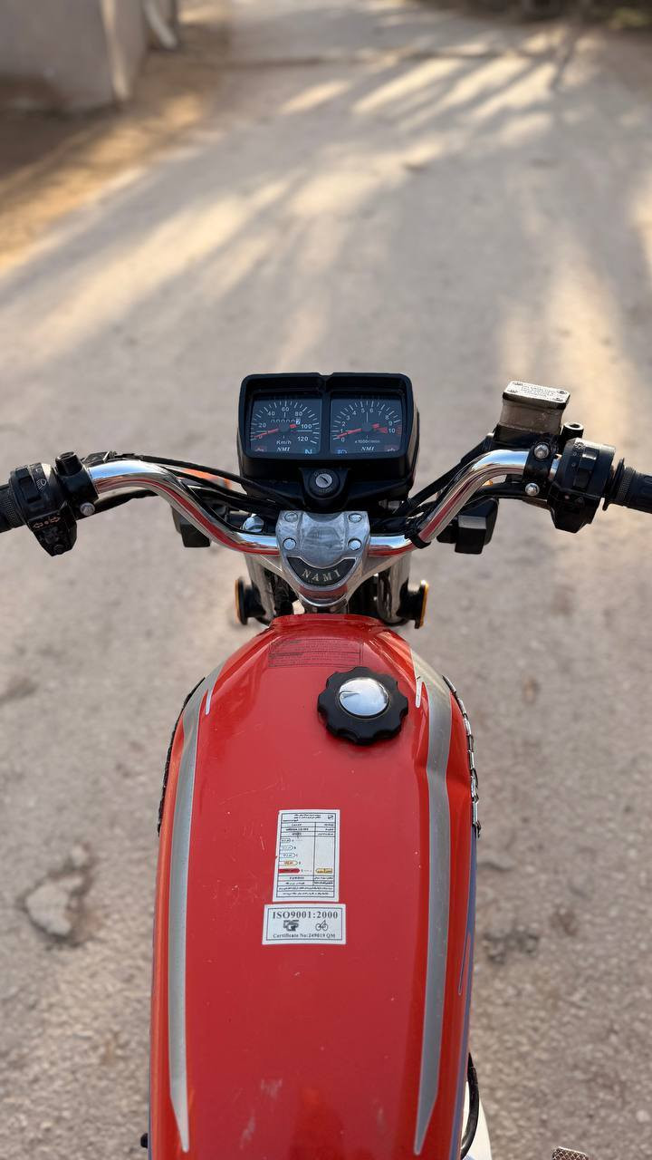 السلام عليكم للبيع نامه 23 متياز رقم وسنويه لوحتين وحده شادهه بيهه ولثانيه موجوده عدي سنويه لل 2028 رقم نكليزي كفاله عامه السعر مليون و 50 وبيهه مجال بسيط مكاني ديوانيه فلكت النسيج وهاذه رقمي ***********
