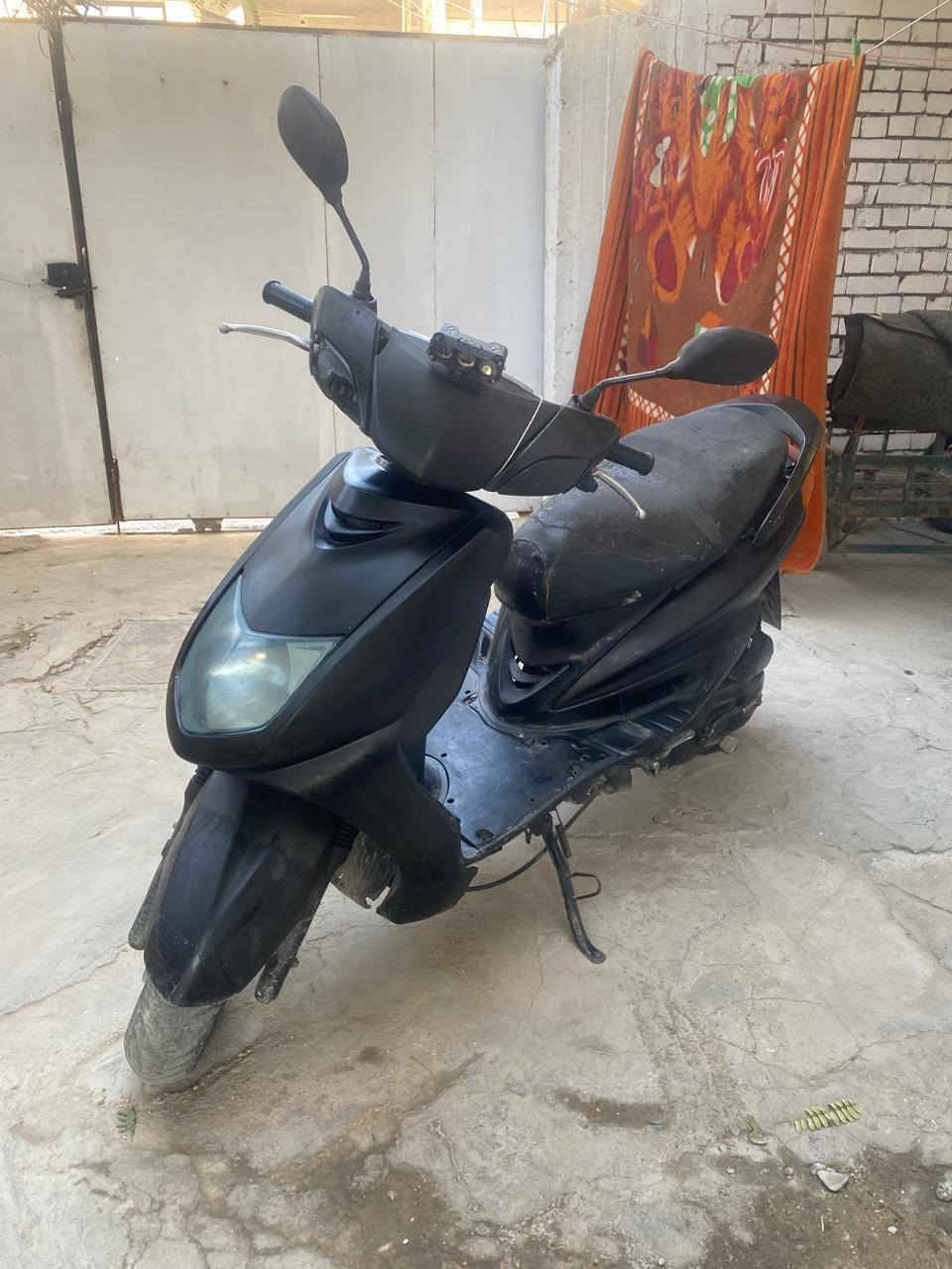 سلام عليكم دراجة سكنس نثية دراجة مجفتة مرة وحدة دراجة أي نقص مابيهة بس نقس ترايش الكهربائيات كلهة شغالة دراجة شلعة ومعدل رقم *********** فقط واتساب بكاني بغداد شماعية لا يوجد توصيل
