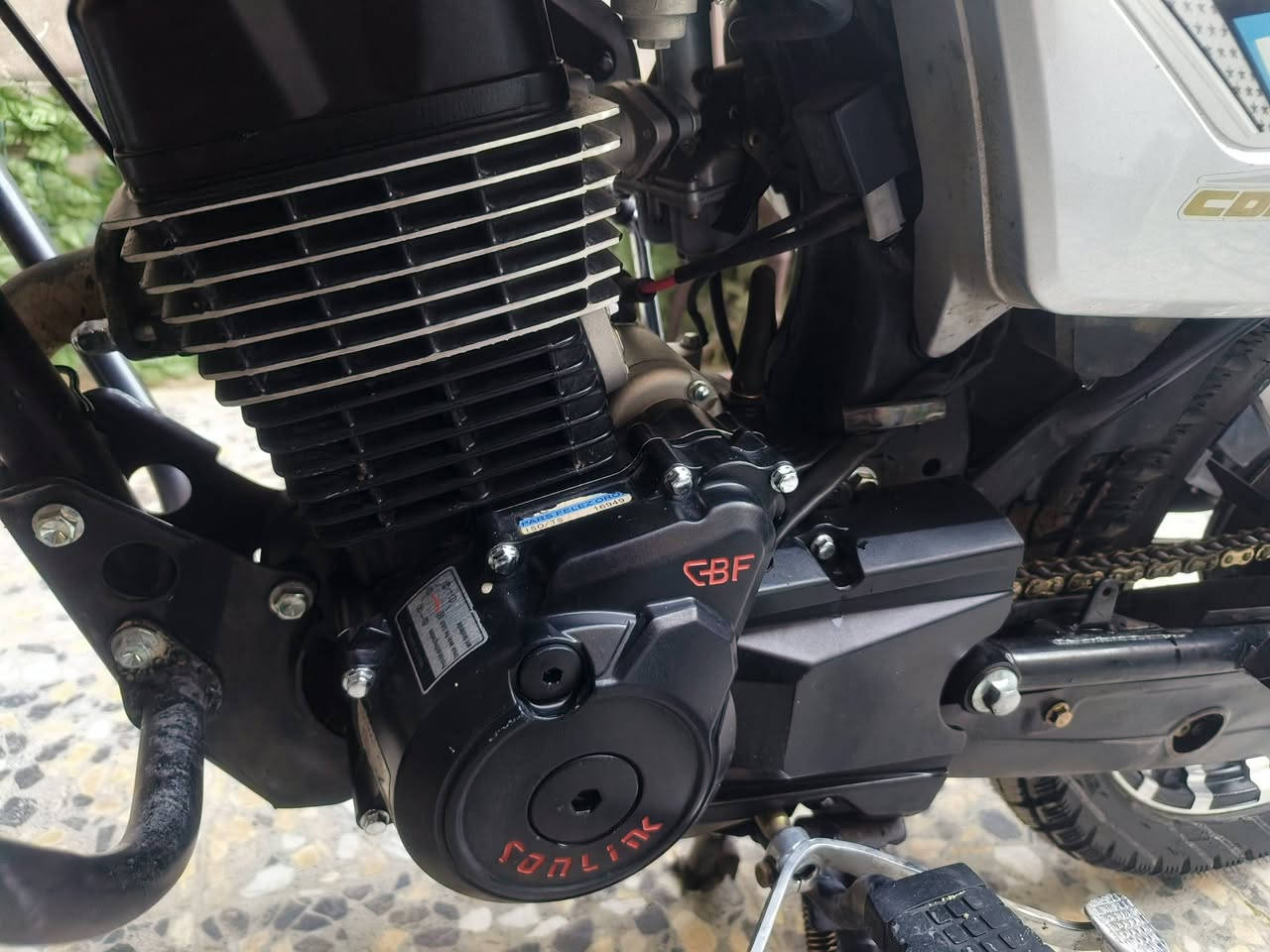 السلام عليكم
دراجة ايراني سولنك 
موديل 2025 
مكينة cbf يعني القوة والمتانه وماكو رجفه😁
كهربائات كلها شغالهة 
تايرات ثنينهن جدد جوبلس 
مابيهة اي عيب 
ناقصهة بس سايق 
السعر 825 مجال جدا بسيط 
اوراق موجودة 
عنواني بغداد البنوك 
شراي يتواصل خاص رجاءا الموو شراي لا يتعبني بس يعامل


**إذا كنت صاحب هذا الإعلان وتريد حذفه لأي سبب، رجاءا أرسل رسالة إلى الدعم الفني**