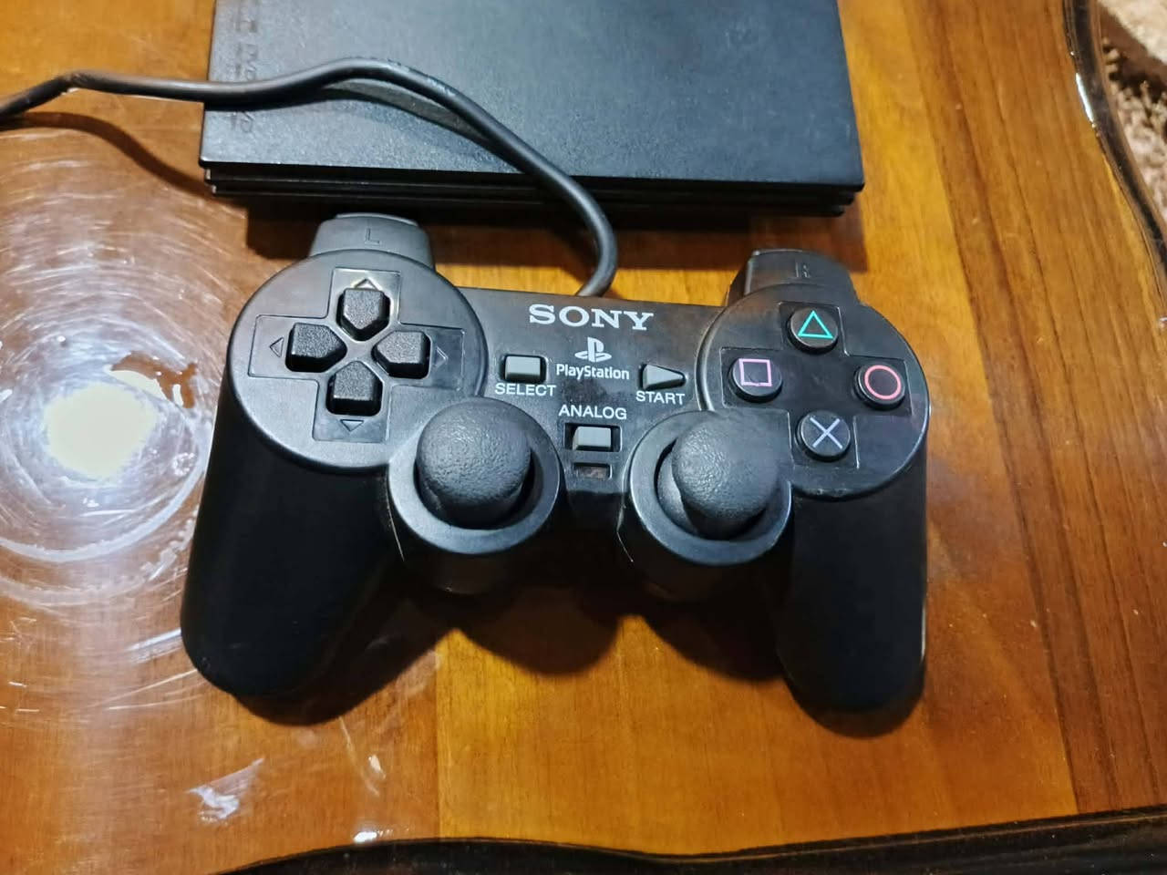 السلام عليكم
Pes2 
مع يدة واحدة 
جهاز نظيف 100
سعر 45 الف وبيه مجال للطيبين 
مكاني موصل حي صدام 
***********
