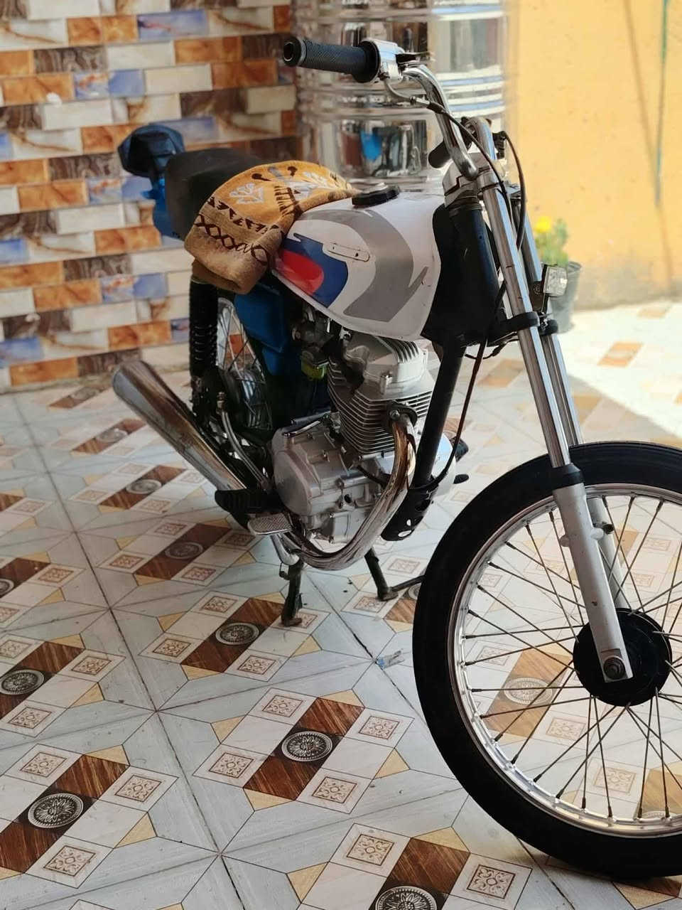 دراجه نامه للبيع موديل 25 شاصي 14 سعر 375 وبيها مجال ***********
