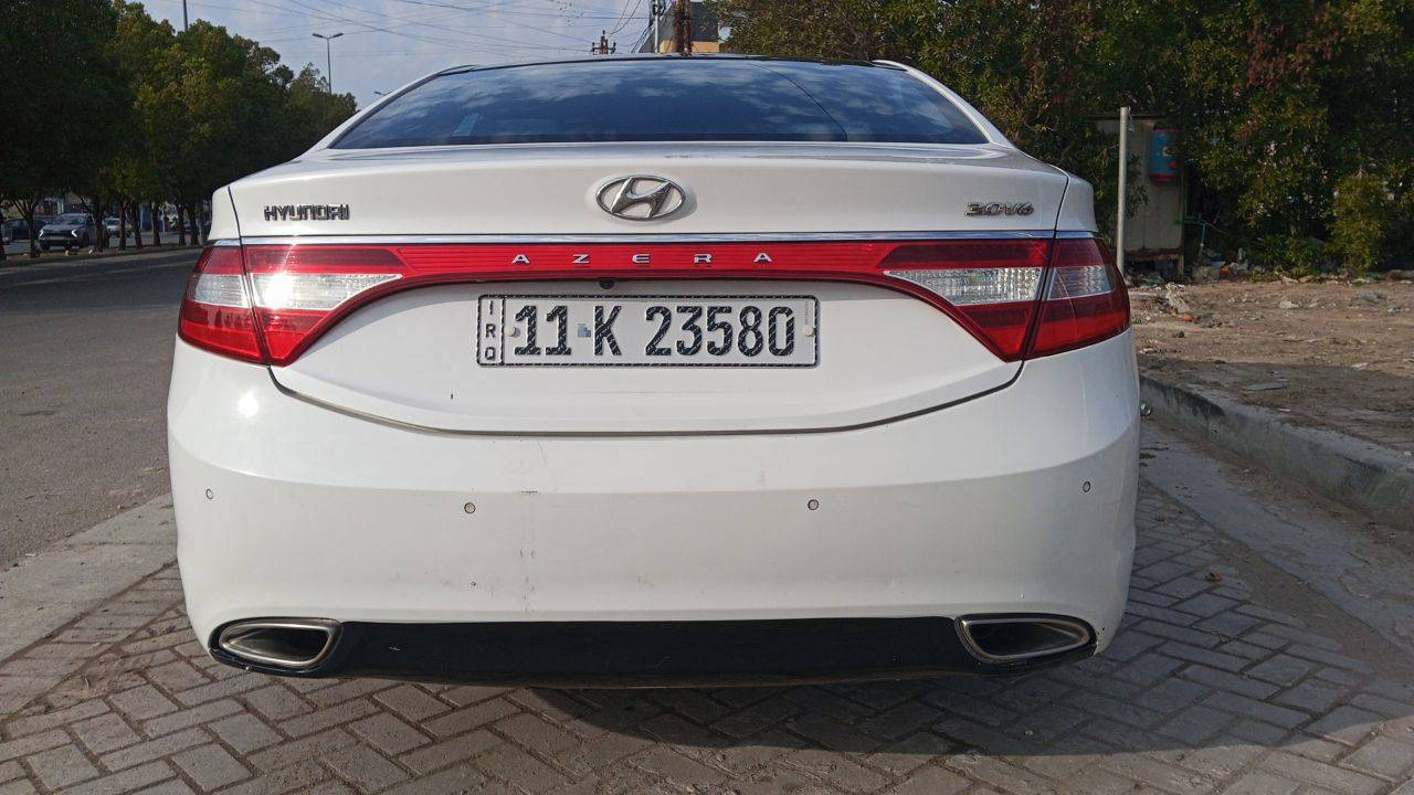 سلام عليكم ازيرا 2014 خليجي محرك 3000 لا تنقيص ولا تبخير ماشيه 210 الف  بانوراما وتبريد قطعتين وثلاجه بالجكمجه وكشنات جلد وحساسات خلفيه ومرايات شفط وكشنات كهرباء وبصمه تشغيل ودخول ذكي وتحكمات ستيرن  وبيها برده خلفيه وبردات ثنين بالكشن الخلفي وبيها اناره لد على طول السياره وتتحكم بيها بالتلفون والسياره مشدودلها لايتات زنون  ومسويلها ادامه كامله للمحرك نوزلات وبلكات ومجاول والدهن كله اصلي وما متعوبه السياره بس البنيد مصبوغ والجاملغ الي عكس السايق  مصبوغ والسياره كلش نظيفه اي نقص مابيها وشادلها كامره تسلا وعازل شفاف حراري لكل الجامات والسياره اي نقص مابيها ولا كلوب بالدشبول مشتغل صدر مسوي جديد ومنظومه تبريد هذا الموسم شديته والسياره رقمها بغداد الجديد وهزه جديده رايدها ب130 وبيها مجال  بسيط للطيبين وهذا رقمي *********** ومكاني بغداد حي الجهاد واعتذر على الاطاله
