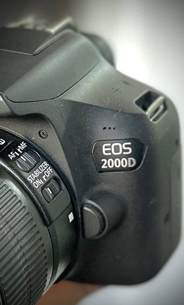 كانون ٢٠٠٠ دي مستخدمه  شي بسيط جدا نظافه  فووول  مع حقيبه ورام  السعر ٣٦٥ الف  موجود توصيل ***********
