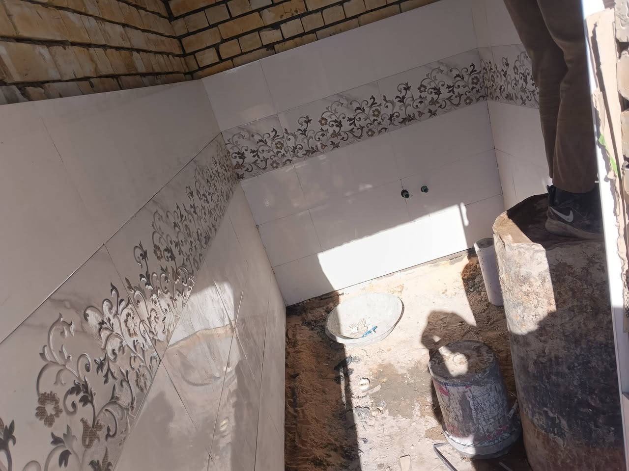 سلام عليكم عمل سيراميك بورسلين ارضي جداري ترميم واجهات ترميم بيوت هذه رقمي 
***********اسيا 
***********اثير
