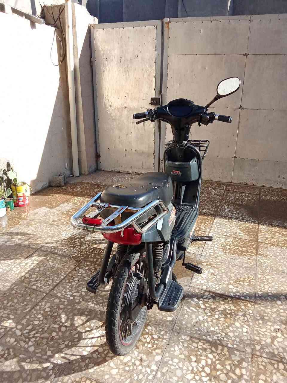 السلام عليكم متاح دراجه شحن للبيع على الفحص بطاريات جدد *********** الاتصال سعر 250 قفل
