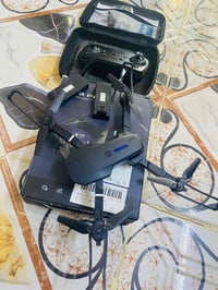 للبيع درون نوع E88 برو اشتريته وما اعرفلها واريد ابيعها 07819391178 ال...