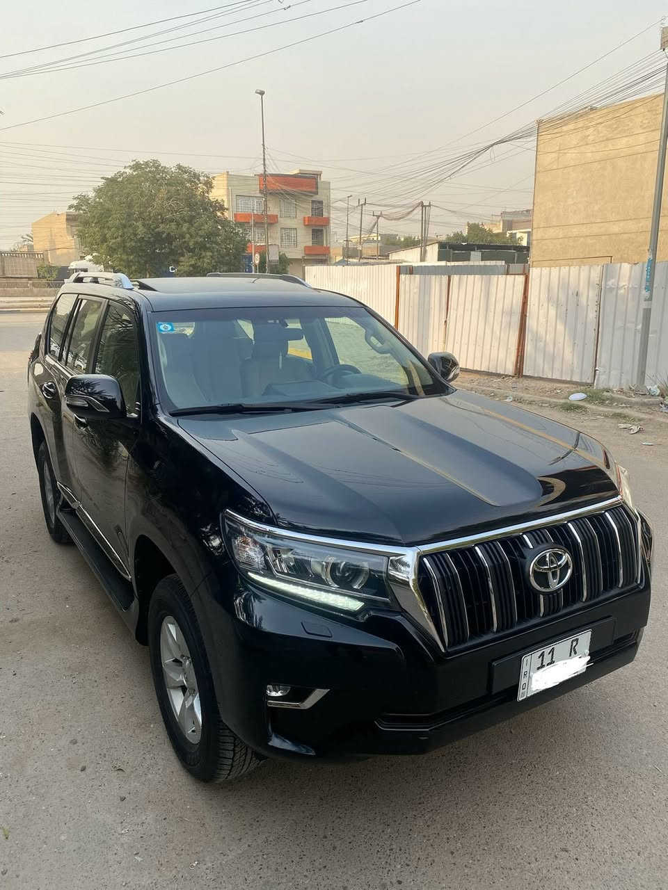 برادو 2018 فول مواصفات TXS وكالة ساز تويوتا العراق
السيارة ع ايد وحدة من الزيرو لليوم وكفالة عامة من الصبغ والفتح والتبديل والبارد والرصعات والشخوط والحالوب والرمل وكلشي كفالة وكير ومكينة وصدر وتبريد كلة بوضع الشركة
السيارة رقم بغداد الجديد باسمي وهزة وسنوية جديدة لغاية 2031 ثاني يوم تحويل وين ميعجبك
السيارة كلش نضيفة ماشية 73000 كم حقيقي وع الفحص وين ميعجبك 
مواصفاتها محرك 6 سلندر 4000 بصمة وتشغيل عن بعد وكراسي جلد وكهرباء الامامية ثنينهن وفتحة سقف وثلاجة ودبل تانكي وهوك خلفي وزراك لايت وحساس دعامية خلفي وشاشة وكاميرا وباقي المواصفات المعروفة 
تخم تاير دنلوب جديد وباتري جديد ودهن وفلاتر وارضيات بلادية وطفاية ومثلث وعدة كاملة وبصمات ثنين 
السيارة مناقصها شي ربع متصرف عليها
اكرر السيارة جديدة ومشي قليل ومكفولة وع ايد وحدة من الزيرو لليوم

مكان السيارة بغداد شارع فلسطين

تليفون *********** وبي واتساب

السعر 39000$ يعني 390 ورقة وبيها مجال
