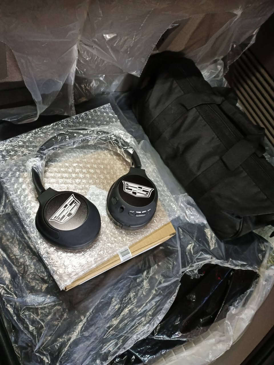 متوفر سماعات كاديلاك سكاليد وحقيبه و محتوياته دون نقص لمعرفه سعر علق بتم يأتيك السعر عالخاص متوفر توصيل بغداد وجميع المحافظات 5 ألف للحجز ارسال رساله على ***********
