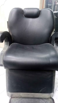 كرسي حلاقه للبيع نضافه 90بالميه جك شغال التواصل خاص او 07515298569