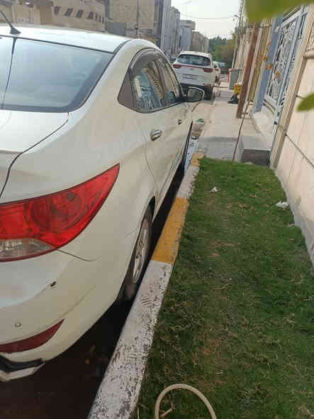 السلام عليكم 
اكسنت مضلع م2014 بغداد مشروع وطني مواصفات عادية 
تخم تاير جديد بطارية جديدة 
سنوية لغاية 2030
محرك 1600 قطرتين خير من الله 
السيارة نواقصها كلش قليلة 
بيه بارد قطعة و3 معجون وصبغ ابيع احزام 
افضل الك والي العنوان الغزالية شارع المشجر السايدين سعرها 80 (***********)
