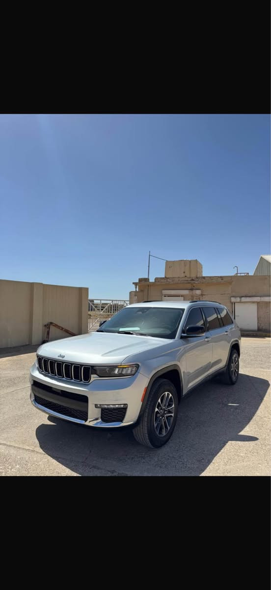 ‏‎جيب كراند شيروكي LIMITITID.L موديل : 2023
السعر :230 
اللوان : سلفر 
عداد المسافة :22 الف كم 
حجم المحرك : 3.6L V6 (6.سلندر)
السياره وارد أمريكي  ✅
ملاحطة السيارة : 3 قطعة  صبغ 🔴 فقط و اثنين مكان PDR بدون  نقطه دواخل 
سياره بچم كبس بدون دواخل 
شاصى+ لغد + بطانه+ راديتر + تكم + رادار  كله مكفول ✅ 
‏‎
المواصفات : 𝐋𝐈𝐌𝐈𝐓𝐄𝐃.𝐋
‏‎
فــول فــول مواصــفــات 1/1 ماعاد فتحه 

دةبل اكسل : 𝟒𝐱𝟒
كيج الكتروني
ابواب بصمة 
‎بصمة تشغيل 
تشغيل عن بعد(𝐑𝐞𝐦𝐨𝐭𝐞 𝐒𝐭𝐚𝐫𝐭)
خمس كاميرات  360 درجه 
اوتو پارك 
شاشة دشبول ديجيتال
شحن وايرليس
اوتو ستارت(𝐀𝐮𝐭𝐨 𝐒𝐭𝐚𝐫𝐝)
 اوتو ستوب(𝐀𝐮𝐭𝐨 𝐒𝐭𝐨𝐩) 
‎رادار امامي ( تحديد مسار )
‎رادار جانبي  ( نقاط عمياء )
‎رادار خلفي ( التحذير من الاصطدام )
‎حساسات امامي
‎حساسات جانبي 
‎حساسات خلفي 
كشنات جلد 
‎كشنات كهربائي
‎كشنات خزن+ميموري 
‎كشنات تبريد
‎كشنات تدفئة
تحكمات اسيرين
‎استيرن تدفئة
‎تبريد لمس
‎تبريد مركزي
 ‎صندوق شفط كهربائي 
لايتات 𝐋𝐞𝐝 عدسة زينون
بلوجكتوات 𝐋𝐞𝐝 
بكلايتات 𝐋𝐞𝐝 
‎ويل كروم
 
وبعد هواية مواصفات…
‏‎تفاصيل اكثر الاتصال علی ارقام التاليه 

‏ WhatsApp - Vibir 
***********☎️‏‎

عنوان📍عقره اكر, نينوى
