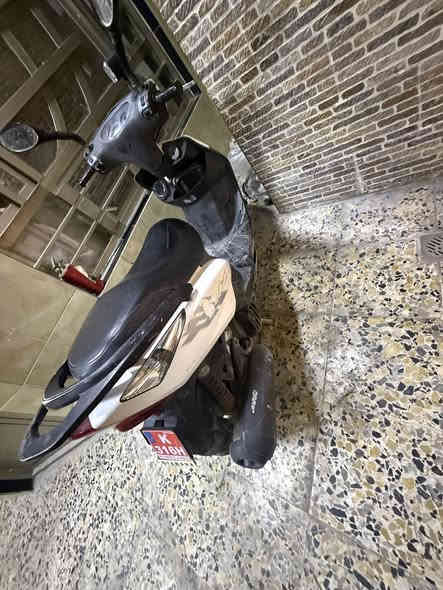 السلام عليكم 
دراجه ثعلب 
للبيع فقط 
الدراجه محرك ممفتوح 
نقص دبلات امامي خلفي و فلتر شوته 
الدراجه نكره 
الاتصال /***********
السعر /٦٠٠ بيه مجال
