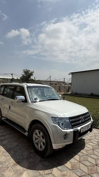 حبتور 2010 شاشات لكزس كامره دوارة ورقم مميز  داخل جلد السيارة كلين للا...