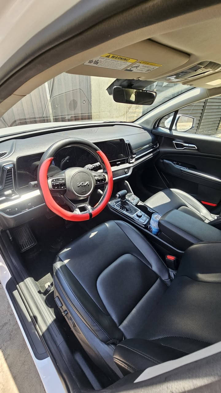 السلام عليكم للبيع kia sportage 2024 - EX امريكي 
مواصفات السيارة ( كشنات جلد تدفئة ، بصمة وتشغيل عن بعد ، تحديد مسار ورادارات ، توقف تلقائي ، شاشة متصلة ) مواصفات Ex 
حادث السيارة بجم ، مبدل البنيد والجاملغ مطخوخ قليل بس سليم ، السيارة بيها خسفة بسيطة كلش بالبنيد هذي بسبب التحميل وحنشر صور السونار اول ما اشتريتها ) 
السيارة ماشية 74 الف كيلو 
السيارة لغد وشواصي مكفولة ومكينة وكير كذلك وبيناتنا السونار جديد تجي تفحص السيارة وتشوفها 
السيارة نضيفة كلش وحلوة 
السعر 205 ورقة وبيها مجال بسيط حق الجية 
رقم اربيل وتحويل مباشر 

مكاني شارع فلسطين رقمي بيه واتساب اذا تحب 

***********
