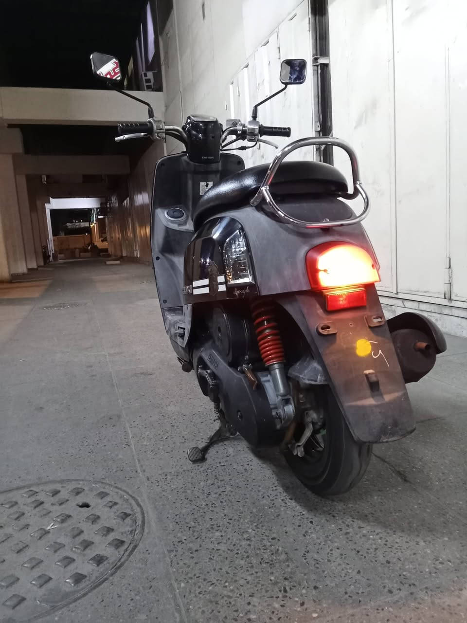 السلام عليكم شباب دراجة ماكس بوليس مال رمبة وصلهة والمنفيس لاصليات موجودات كلهه  ابلادية وكلهة شغالة كفالة عامة صارلهة 8 أيام من امنزلهة رمبة بعدها بترابهة العنوان بغداد باب المعضم ولا ستفسار ***********
